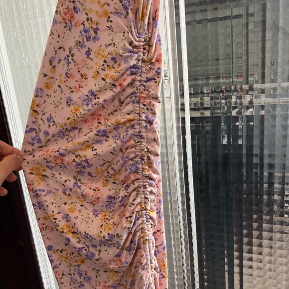 Small fitted Pink floral maternity dress - Picture 3 of 3